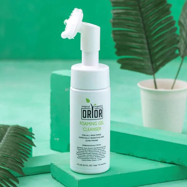 Foaming gel cleanser